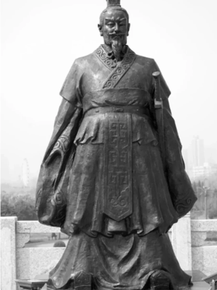 韩非的现代雕像照片，作为法家条目的代表人物配图，非历史肖像